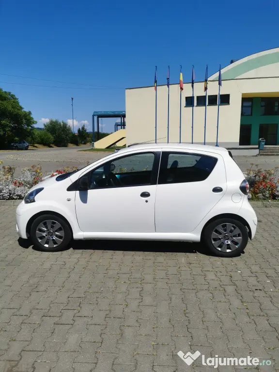Vând Toyota Aygo An 2013