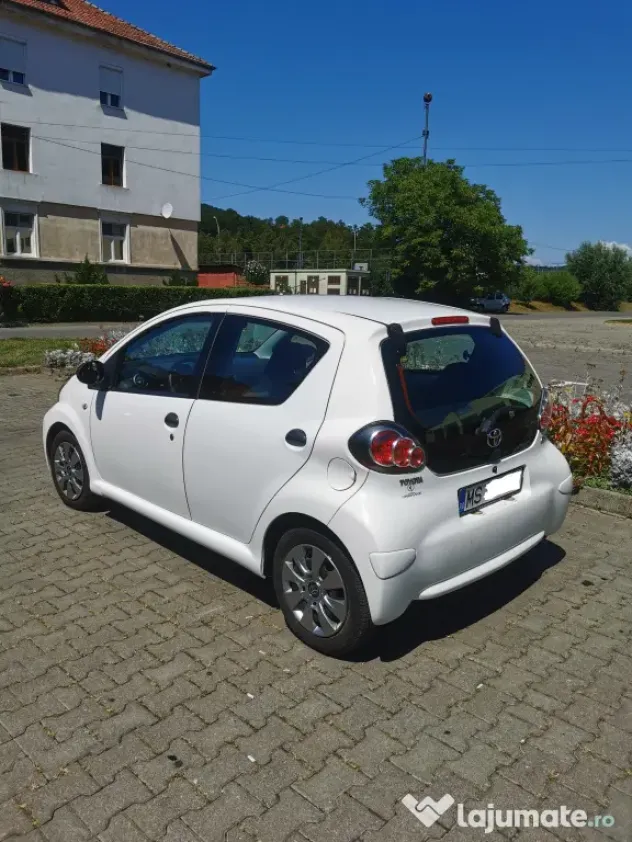 Vând Toyota Aygo An 2013
