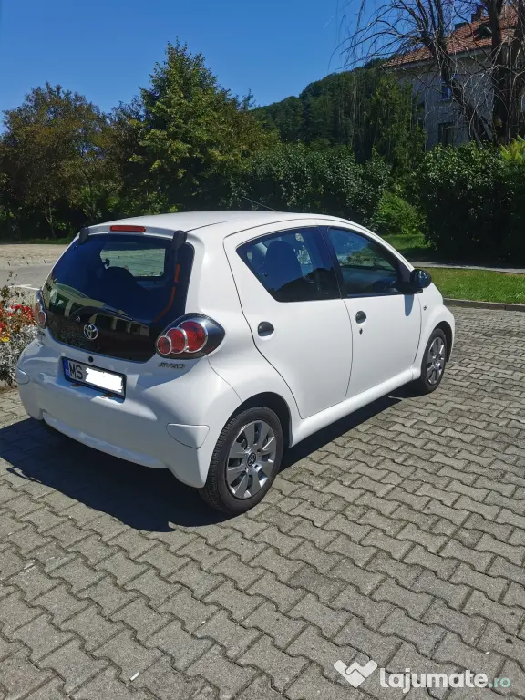 Vând Toyota Aygo An 2013
