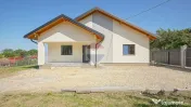 Casă nouă în Tărlungeni, curte însorită și vedere ... 