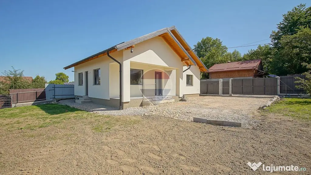 Casă nouă în Tărlungeni, curte însorită și vedere ...