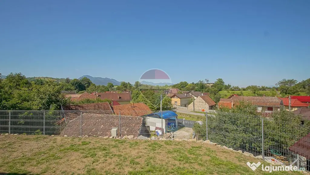 Casă nouă în Tărlungeni, curte însorită și vedere ...