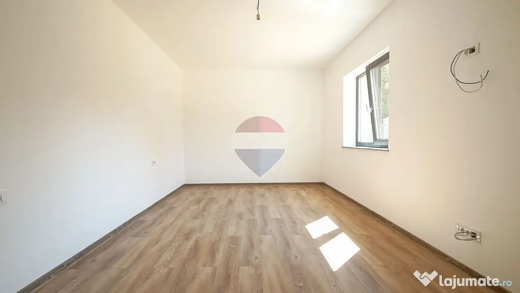 Casă nouă în Tărlungeni, curte însorită și vedere ...