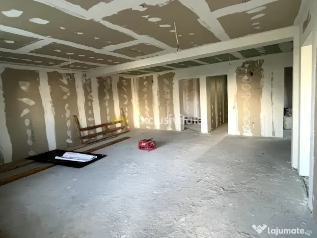 Casa la gri, 7 camere, 2 bai - Glina (Bucuresti-Ilfov)