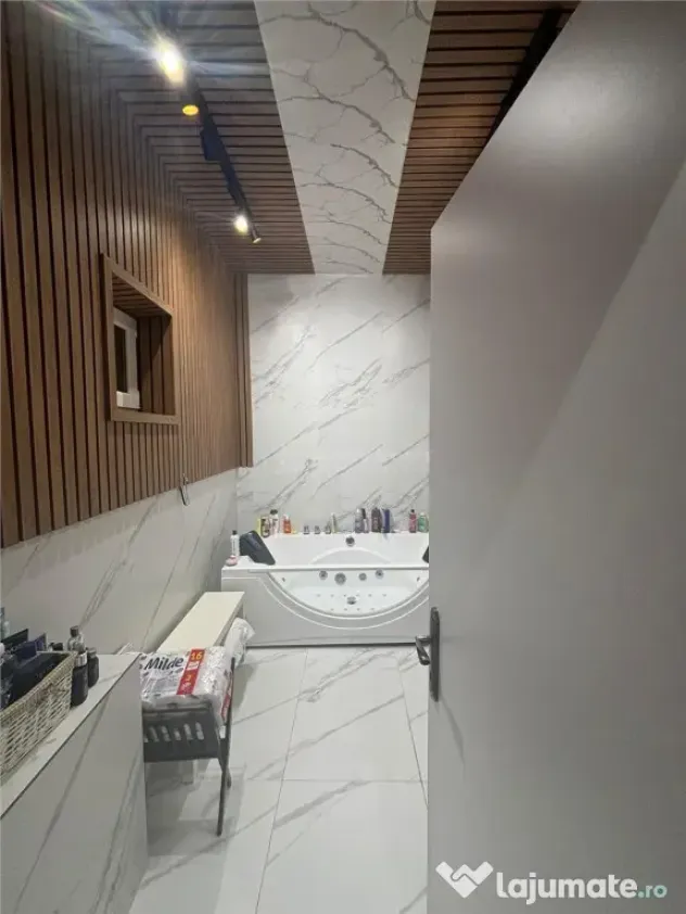 Vila interbelica, elegant renovata (2024), Garaj propriu, Mo