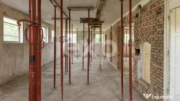 Casă cu arhitectură deosebită, 842 mp și teren de 1.048