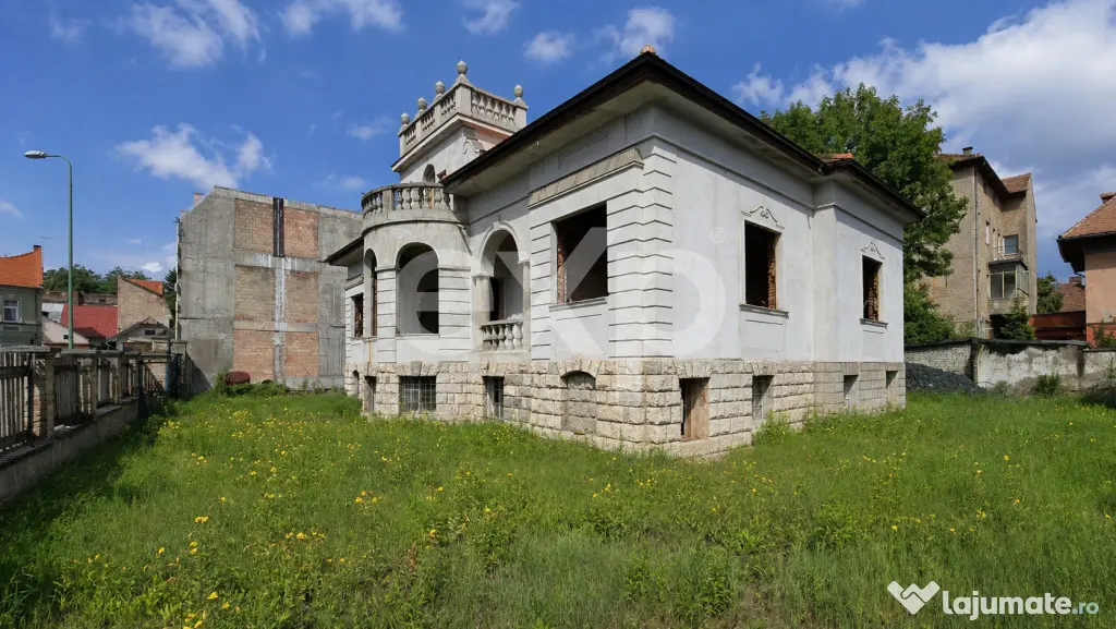 Casă cu arhitectură deosebită, 842 mp și teren de 1.048
