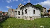 Casă cu arhitectură deosebită, 842 mp și teren de 1.048 