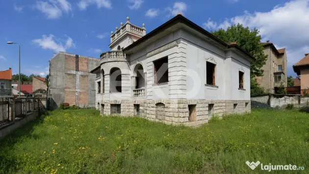 Casă cu arhitectură deosebită, 842 mp și teren de 1.048