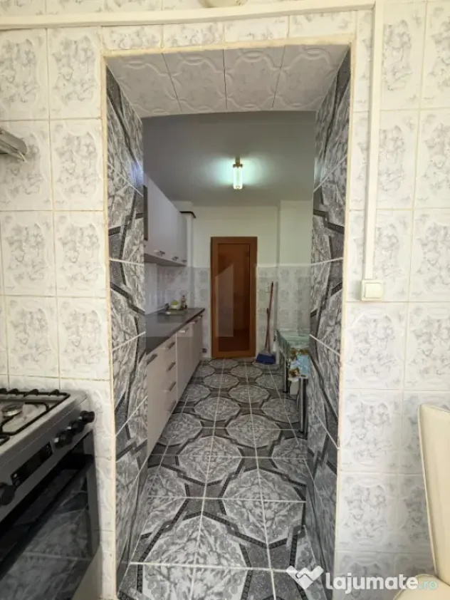 Apartament de vanzare, 2 camere decomandate, etaj 1, loc de