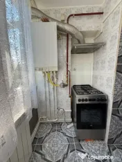 Apartament de vanzare, 2 camere decomandate, etaj 1, loc de 
