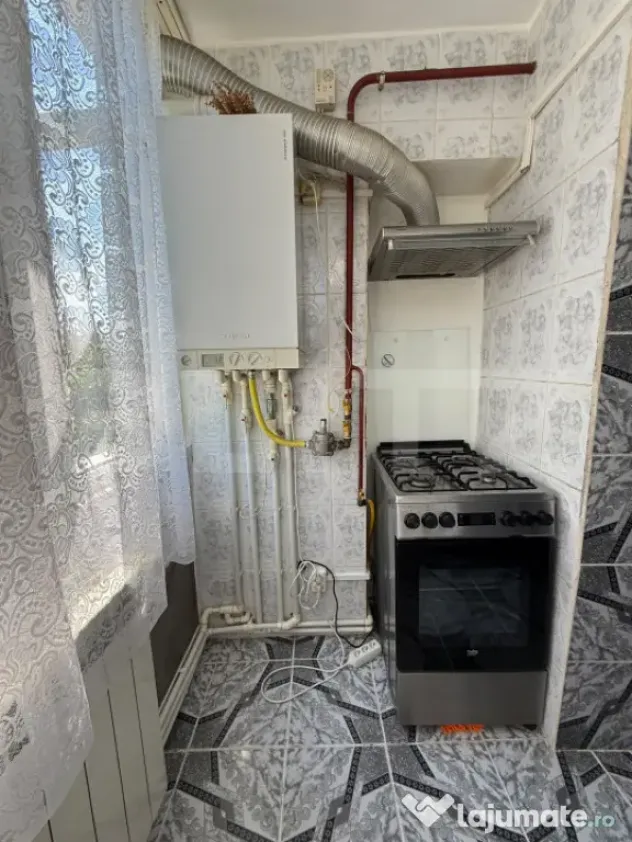 Apartament de vanzare, 2 camere decomandate, etaj 1, loc de