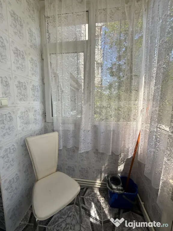 Apartament de vanzare, 2 camere decomandate, etaj 1, loc de
