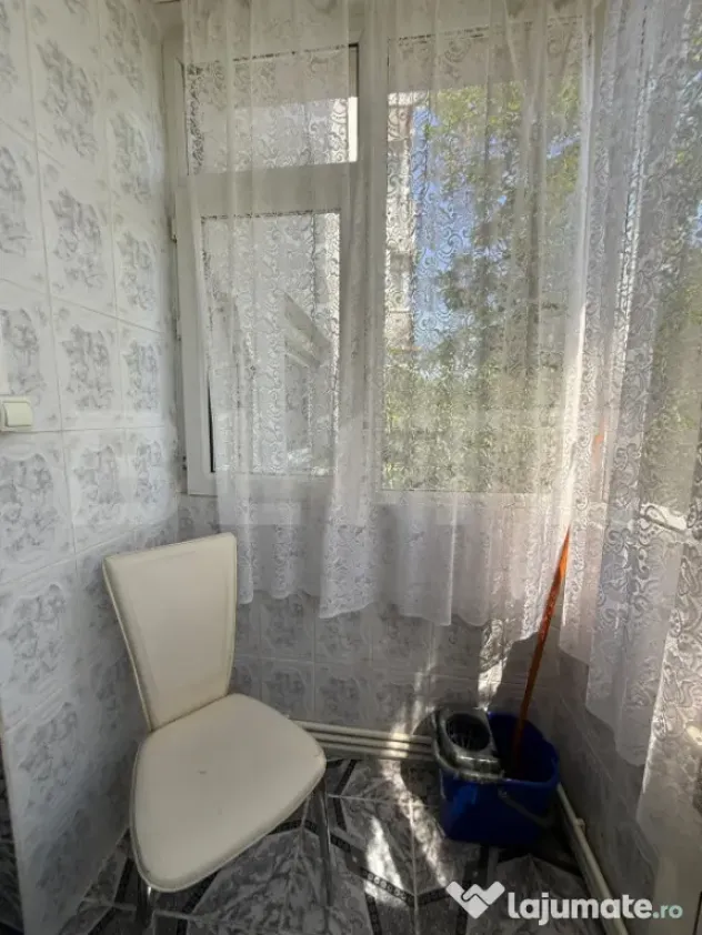 Apartament de vanzare, 2 camere decomandate, etaj 1, loc de