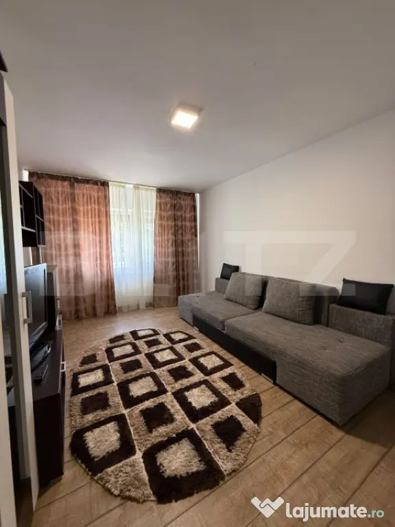 Apartament de vanzare, 2 camere decomandate, etaj 1, loc de