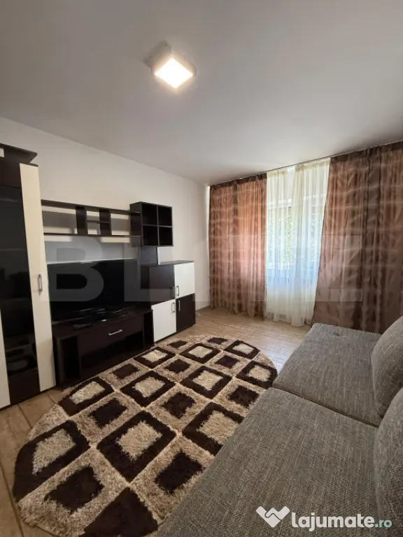 Apartament de vanzare, 2 camere decomandate, etaj 1, loc de