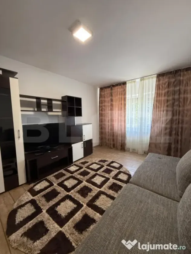 Apartament de vanzare, 2 camere decomandate, etaj 1, loc de