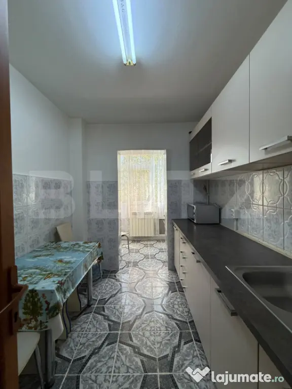 Apartament de vanzare, 2 camere decomandate, etaj 1, loc de