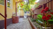 Casă cu 2 apartamente, terasă și garaj, zona Piața Un... 