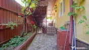 Casă cu 2 apartamente, terasă și garaj, zona Piața Un... 