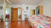Casă cu 2 apartamente, terasă și garaj, zona Piața Un... 