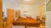 Casă cu 2 apartamente, terasă și garaj, zona Piața Un... 