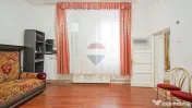 Casă cu 2 apartamente, terasă și garaj, zona Piața Un... 
