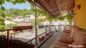 Casă cu 2 apartamente, terasă și garaj, zona Piața Un... 