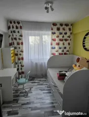 - Apartament 3 camere decomandat, zona Garii. 