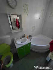 - Apartament 3 camere decomandat, zona Garii. 