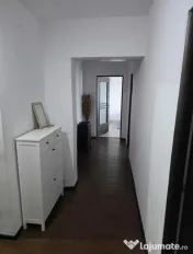 - Apartament 3 camere decomandat, zona Garii. 
