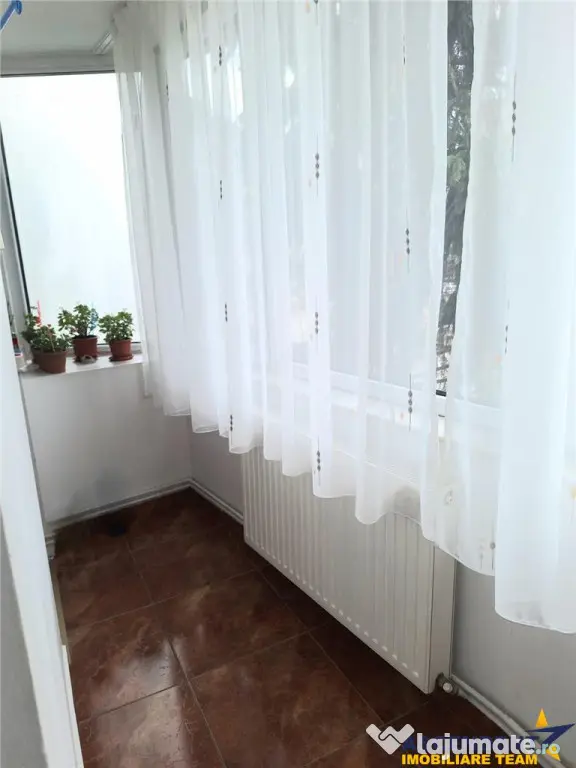 Decomandat, etaj2, Electroprecizia, Sacele, Brasov