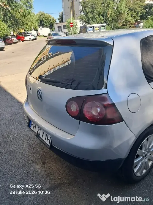 Vând Volkswagen Golf 5, an 2004
