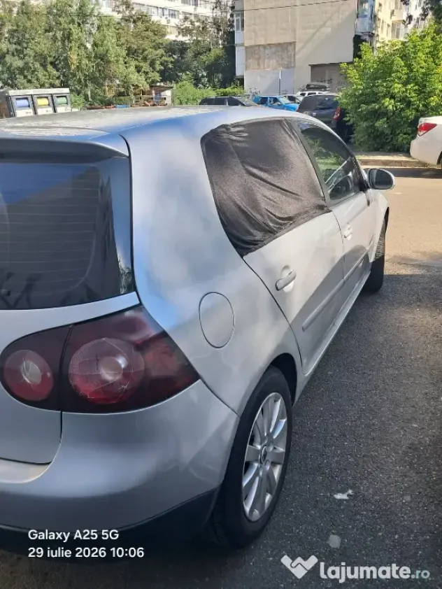 Vând Volkswagen Golf 5, an 2004