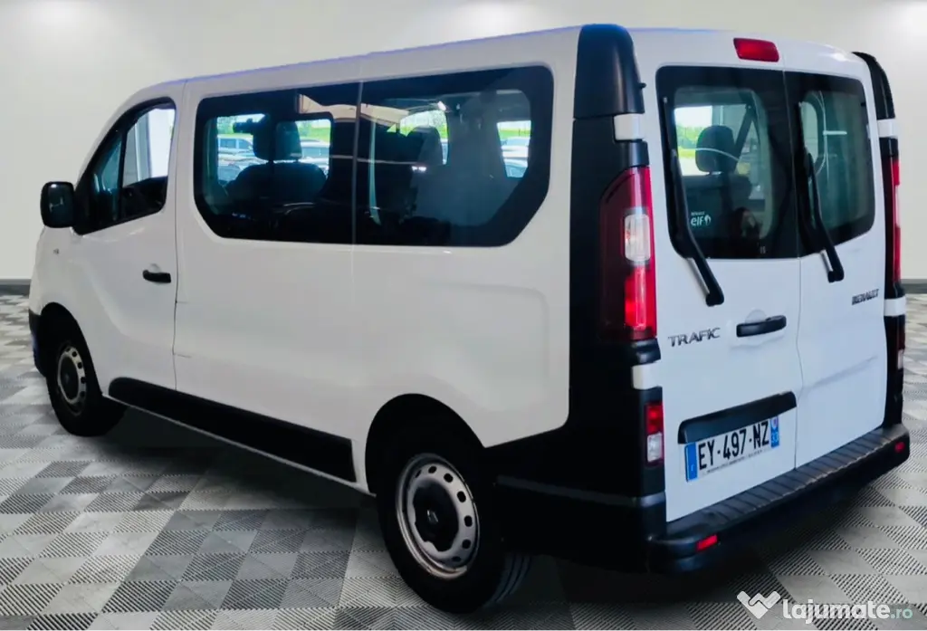 Renault Trafic 9 locuri