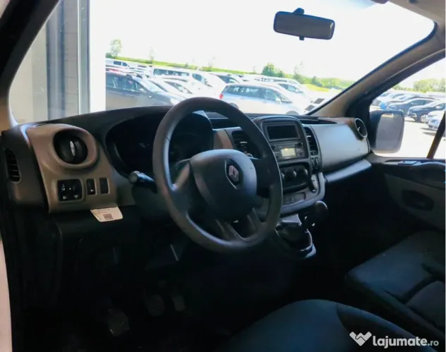 Renault Trafic 9 locuri