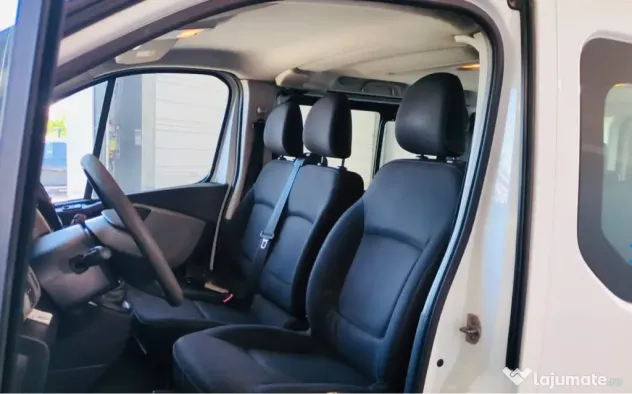 Renault Trafic 9 locuri