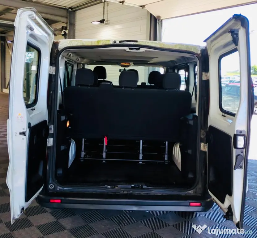 Renault Trafic 9 locuri