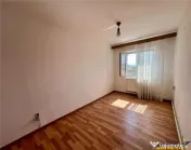 Apartament cu trei camere de renovat in Feldioara, Brasov 
