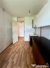 Apartament cu trei camere de renovat in Feldioara, Brasov 