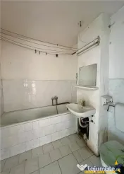 Apartament cu trei camere de renovat in Feldioara, Brasov 