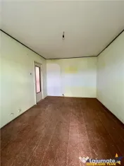 Apartament cu trei camere de renovat in Feldioara, Brasov 