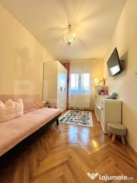Apartament 3 camere de vanzare, zona Sovata