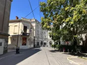 Apartament 3 camere de l Imobil Consolidat l Centrul Vechi