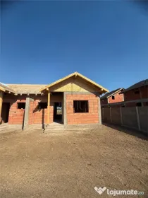 0 Comision - Mosnita -1/2 duplex pe parter