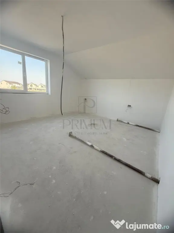 COMISION 0 / MOSNITA / 1/2 DUPLEX PE ETAJ /FINISAJE LA ALEGE