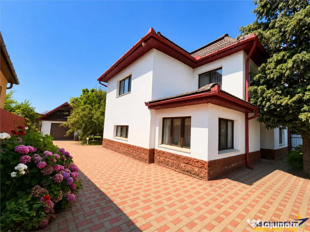 Casa familiala,790mp teren,5 dormitoare, livada,2 garaje,pan