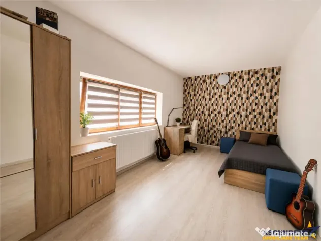 Casa familiala,790mp teren,5 dormitoare, livada,2 garaje,pan
