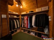 Casa familiala,790mp teren,5 dormitoare, livada,2 garaje,pan 