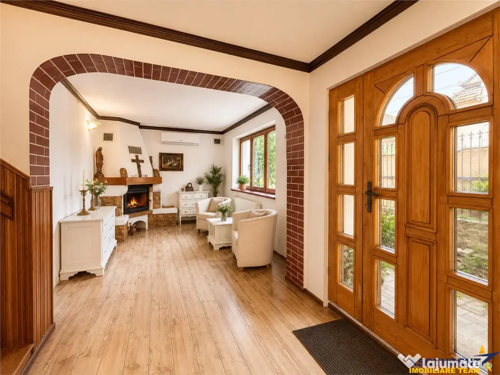 Casa familiala,790mp teren,5 dormitoare, livada,2 garaje,pan
